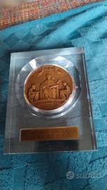 medaglia commemorativa università cattolica del sa