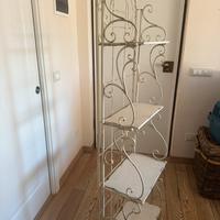 Scaffalatura metallica bianca