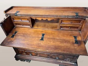 Cassettiera vintage con scrittoio segreto