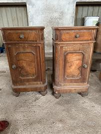 Comodini antichi in legno