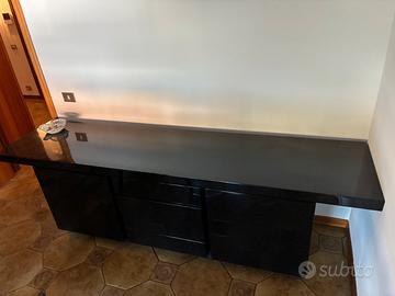 Arredamento , tavolo ,sedie, credenza , comò,