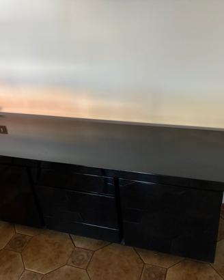 Arredamento , tavolo ,sedie, credenza , comò,