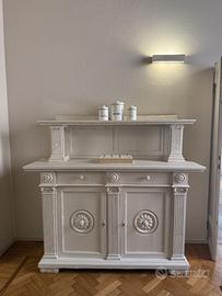 Coppia credenze antiche in legno verniciate bianco