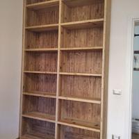 libreria in abete vecchio recuperato con ripiani