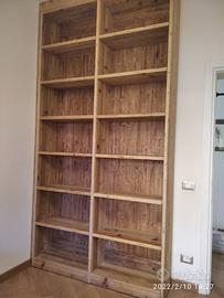 libreria in abete vecchio recuperato con ripiani