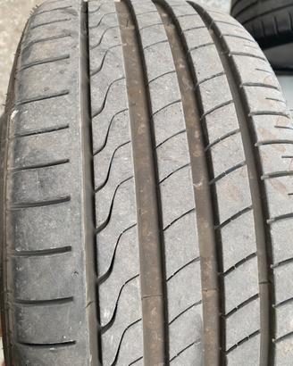 Gomme 215 45R 16