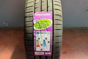Tourador 215/40R18 89Y XL