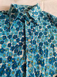 Camicetta vintage con fantasia floreale azzurra