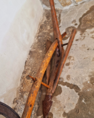 Aratro in legno