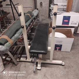 Panca piana con supporti bilanciere Technogym