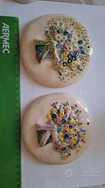 Due ceramiche da appendere.