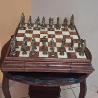 scacchiera antica in marmo antica con tavolo