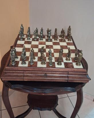 scacchiera antica in marmo antica con tavolo