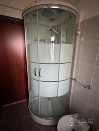 Box doccia con radio