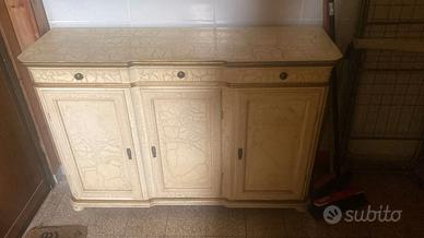 Madia/credenza