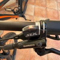 Mountain bike ktm in carbonio