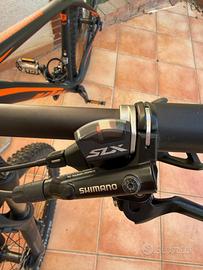 Mountain bike ktm in carbonio