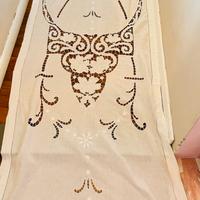 Tende antiche ricamate