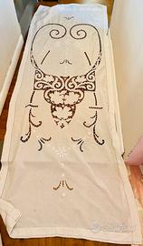 Tende antiche ricamate