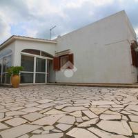 VILLA A SCHIERA A OSTUNI