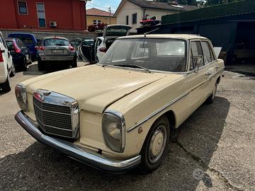 Mercedes-benz 200 Mercedes-Benz 200 D (W115) – Ann