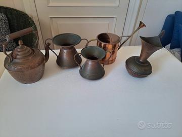Vari oggetti in rame