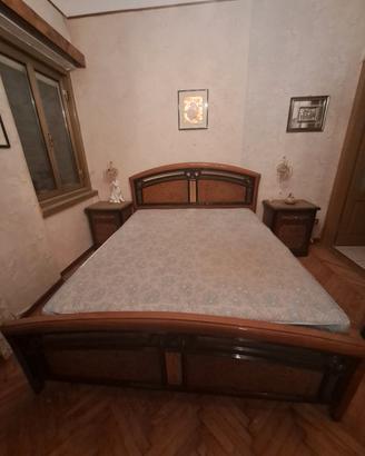 Letto, cassetti e credenza