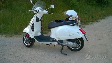 Vespa GTS 300 Super 