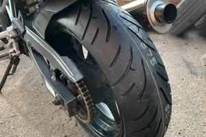 Yamaha FZ6- scarico Mivv, forcella R6,gomme nuove