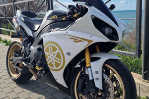 Yamaha r1 big bang 2013 scambi0