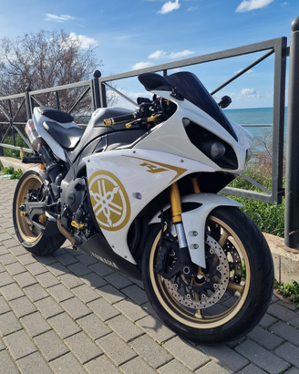 Yamaha r1 big bang 2013 scambi0