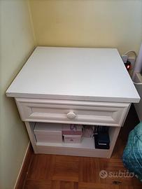 Letto singolo e comodino