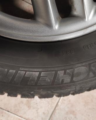 Cerchi lega + gomme Michelin 185/65R15