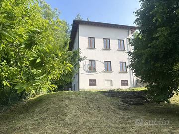 Villa di 154 m² con più di 5 locali a Reggello