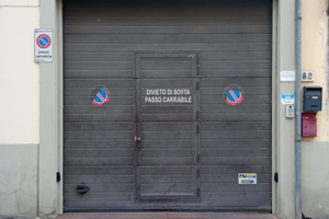 Novoli - ampio posto auto resede annesso