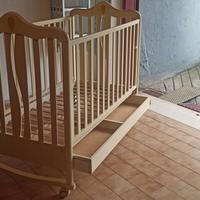 CULLA IN LEGNO CON ACCESSORI