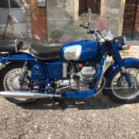 Moto Guzzi V7 700
