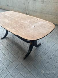 Tavolo in marmo di Calacatta