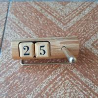 Calendario da scrivania in legno