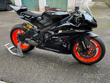 Yamaha R6 pronto pista
