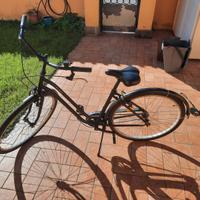 2 bici 1 donna e 1 MTB