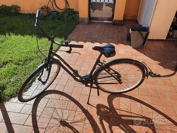 2 bici 1 donna e 1 MTB