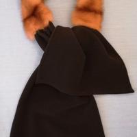 Sciarpa nera con inserto in pelo 