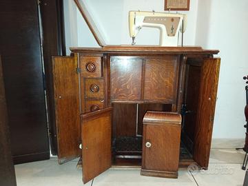 Macchina x cucire Singer + mobiletto a scomparsa