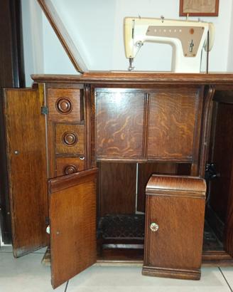 Macchina x cucire Singer + mobiletto a scomparsa
