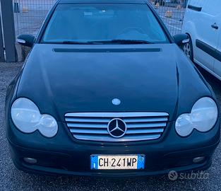 mercedes  c220 sport  coupe.  del 2003