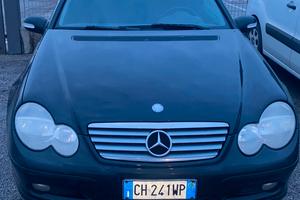 mercedes  c220 sport  coupe.  del 2003