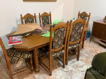 Tavolo da pranzo con set di sedie