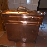 Antica caldaia in rame.