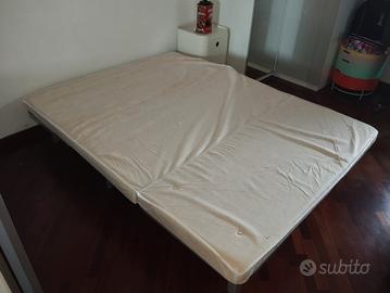 Divano letto molto bene tenuto 